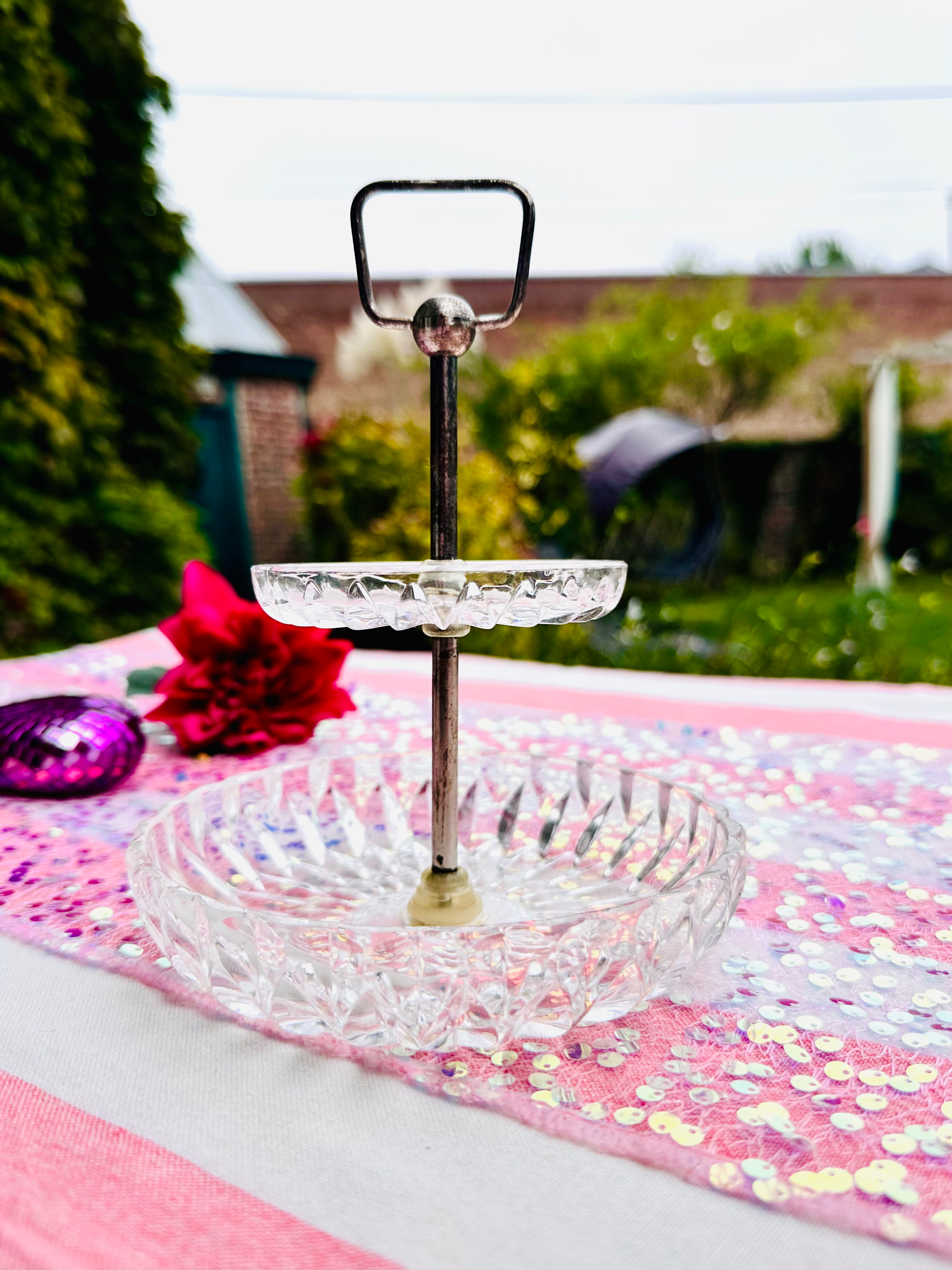 Serviteur en verre à deux étages