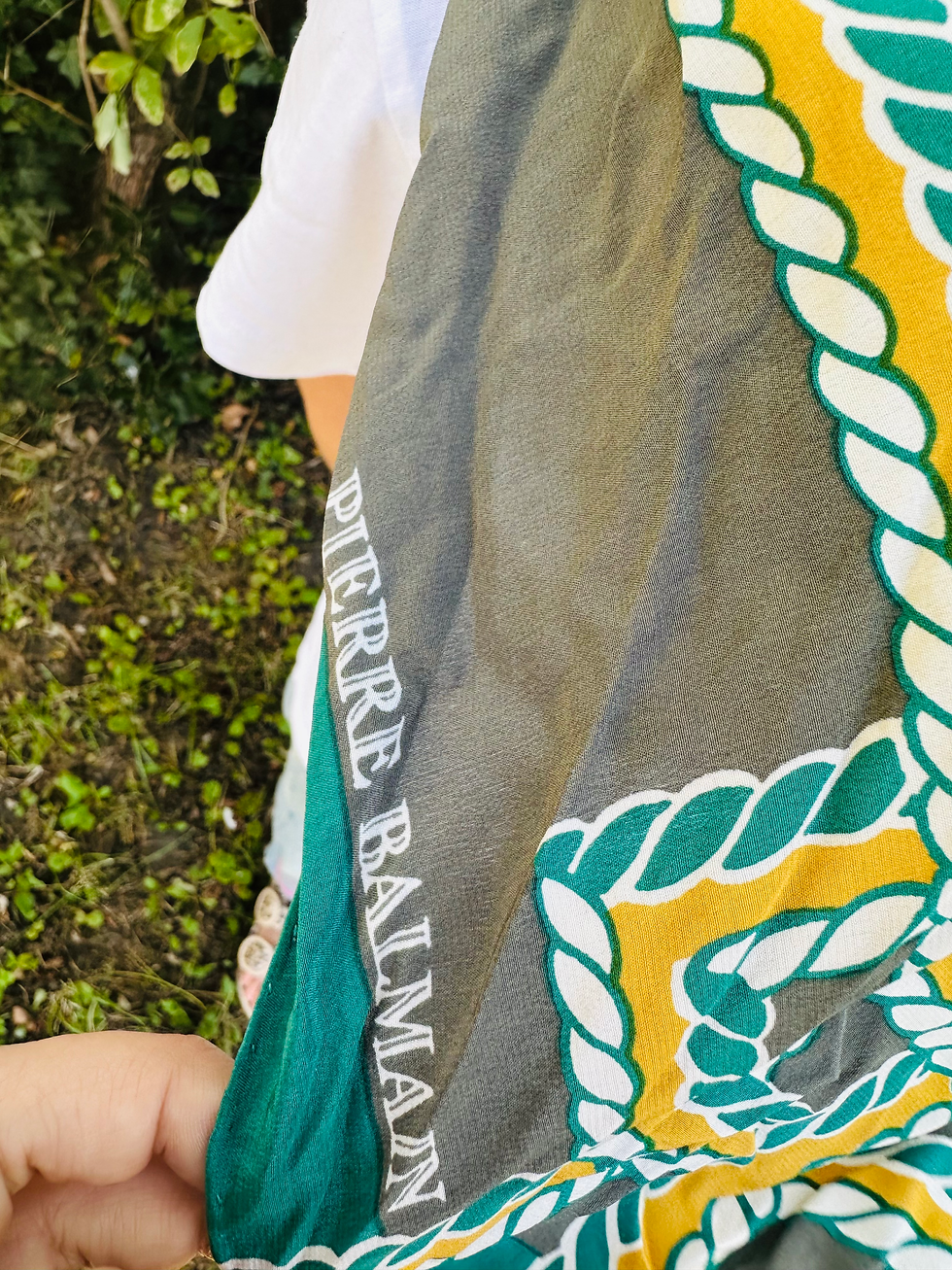 Miniature : Foulard Pierre Balmain vintage – Graphique & chic