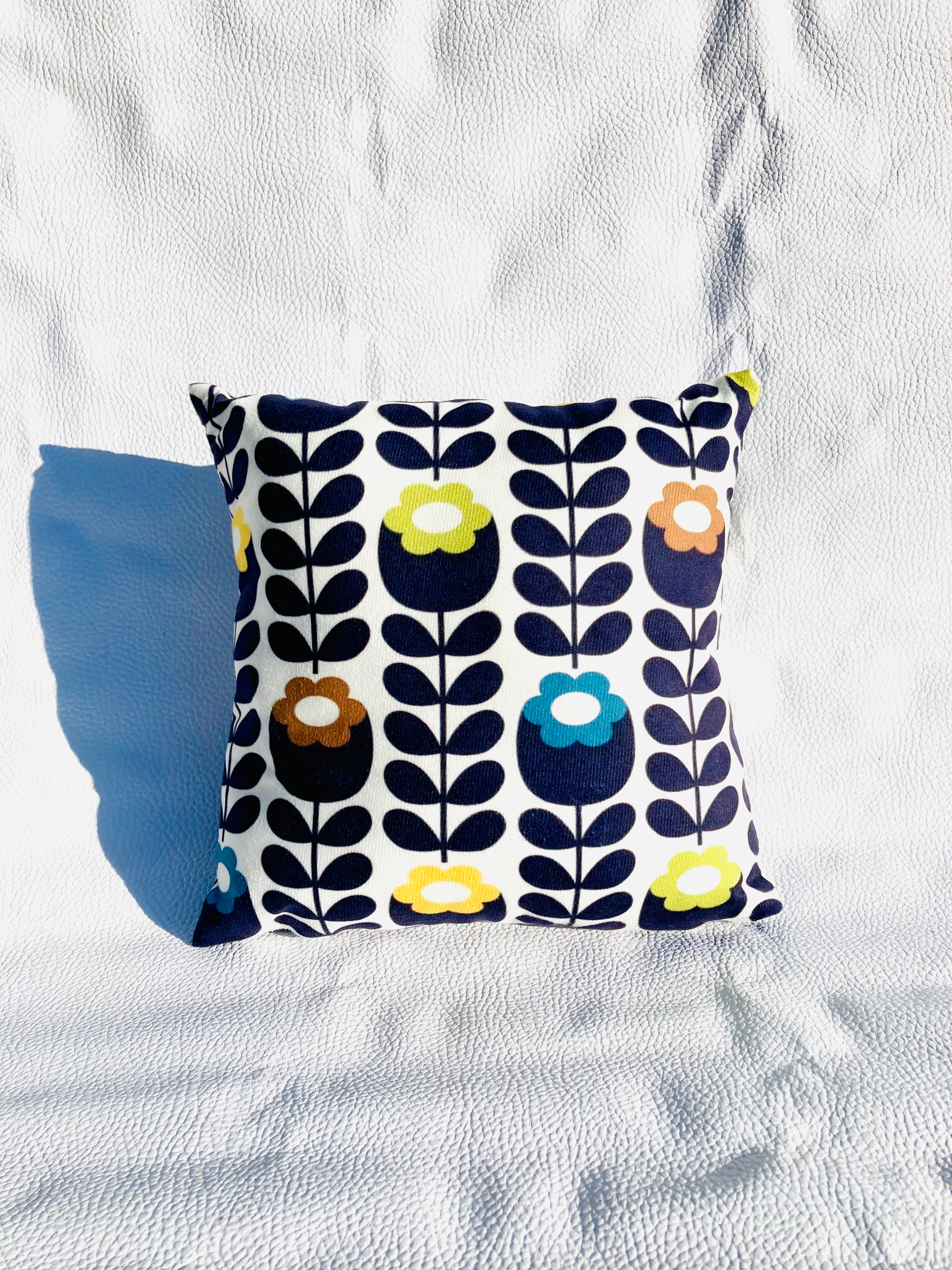 Coussin fleurs rétro