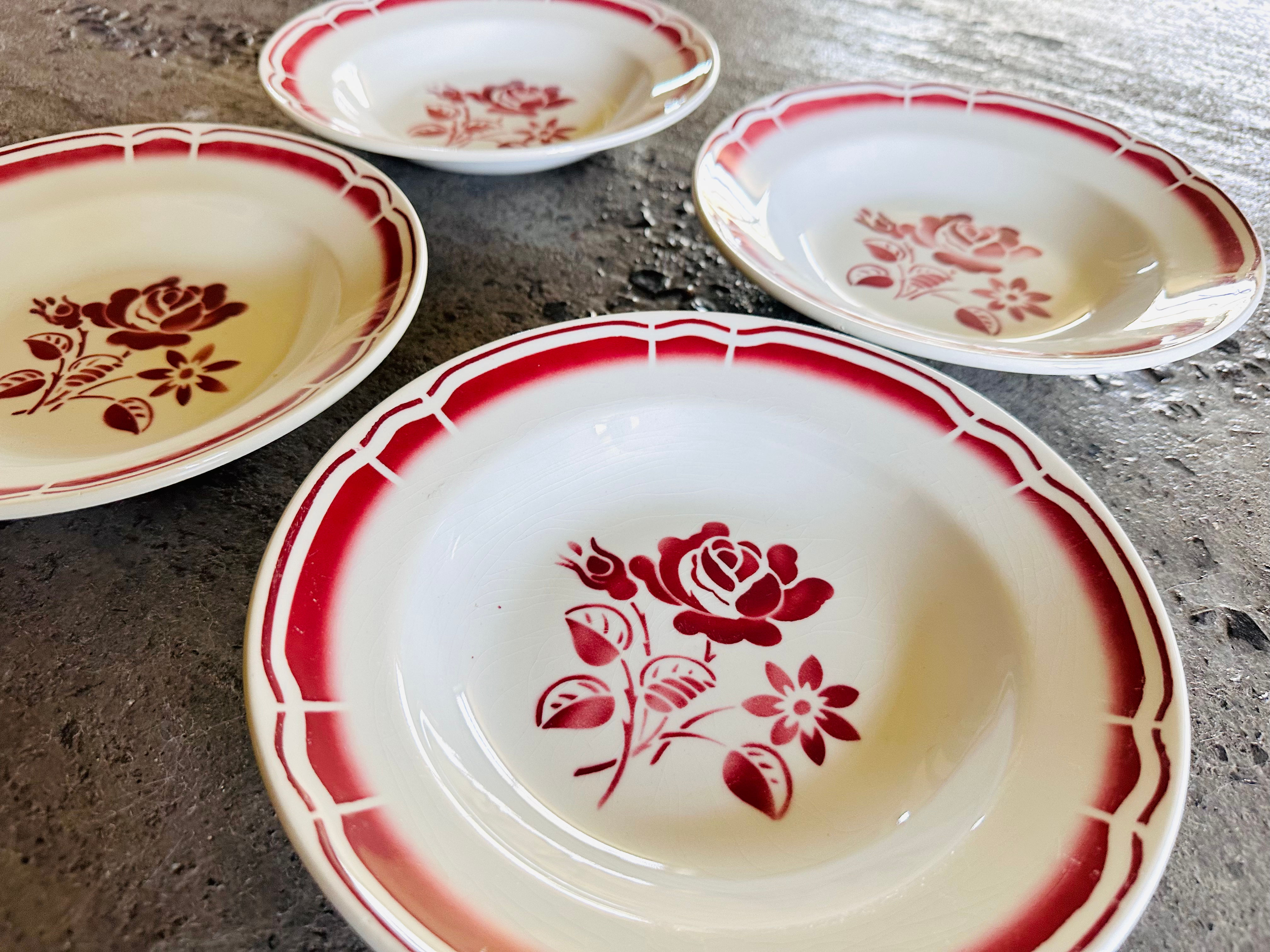 Assiettes creuses rétro