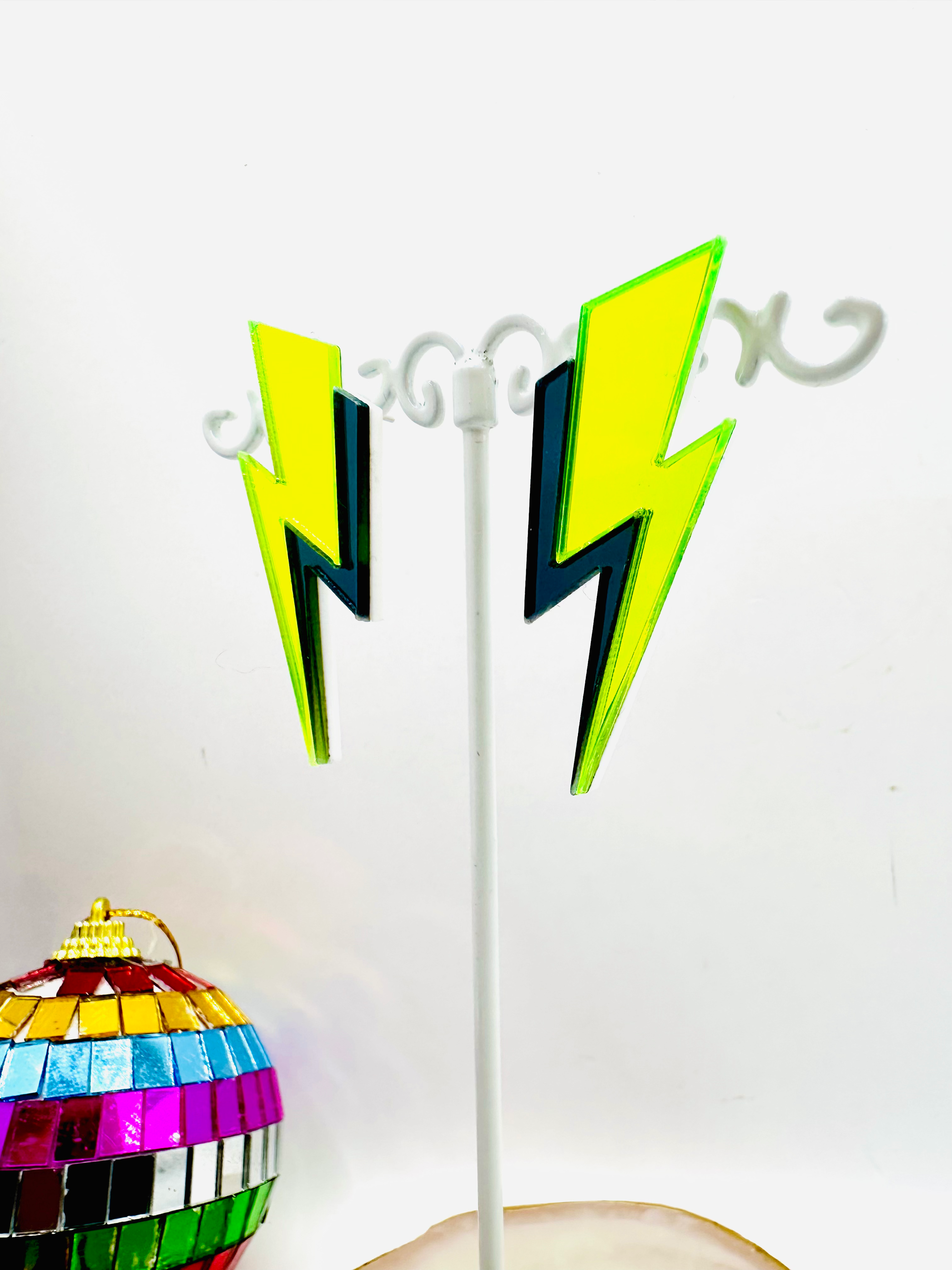 Boucles d'oreilles éclairs jaunes et gris H5cm