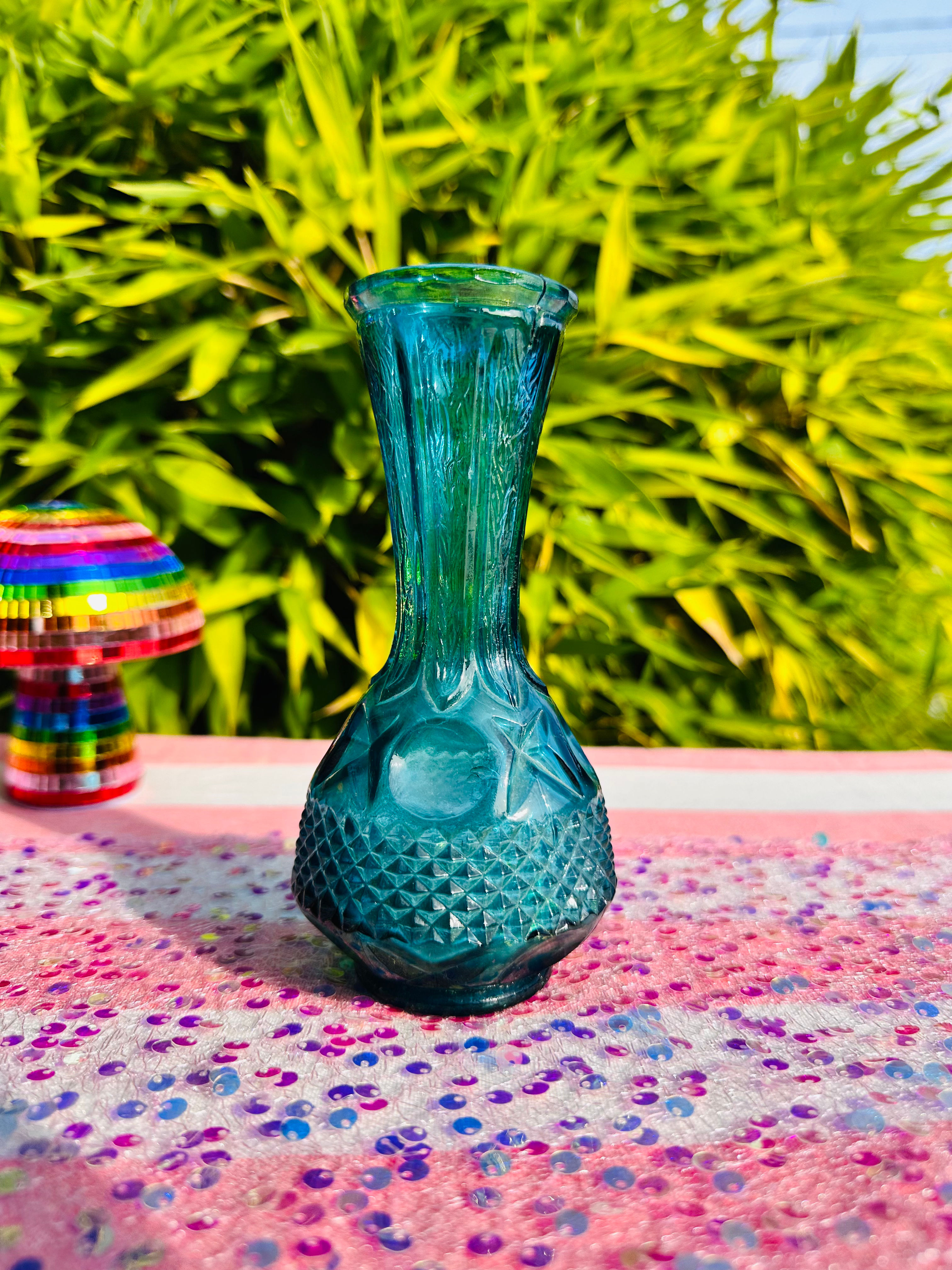 Petit vase bleu rétro