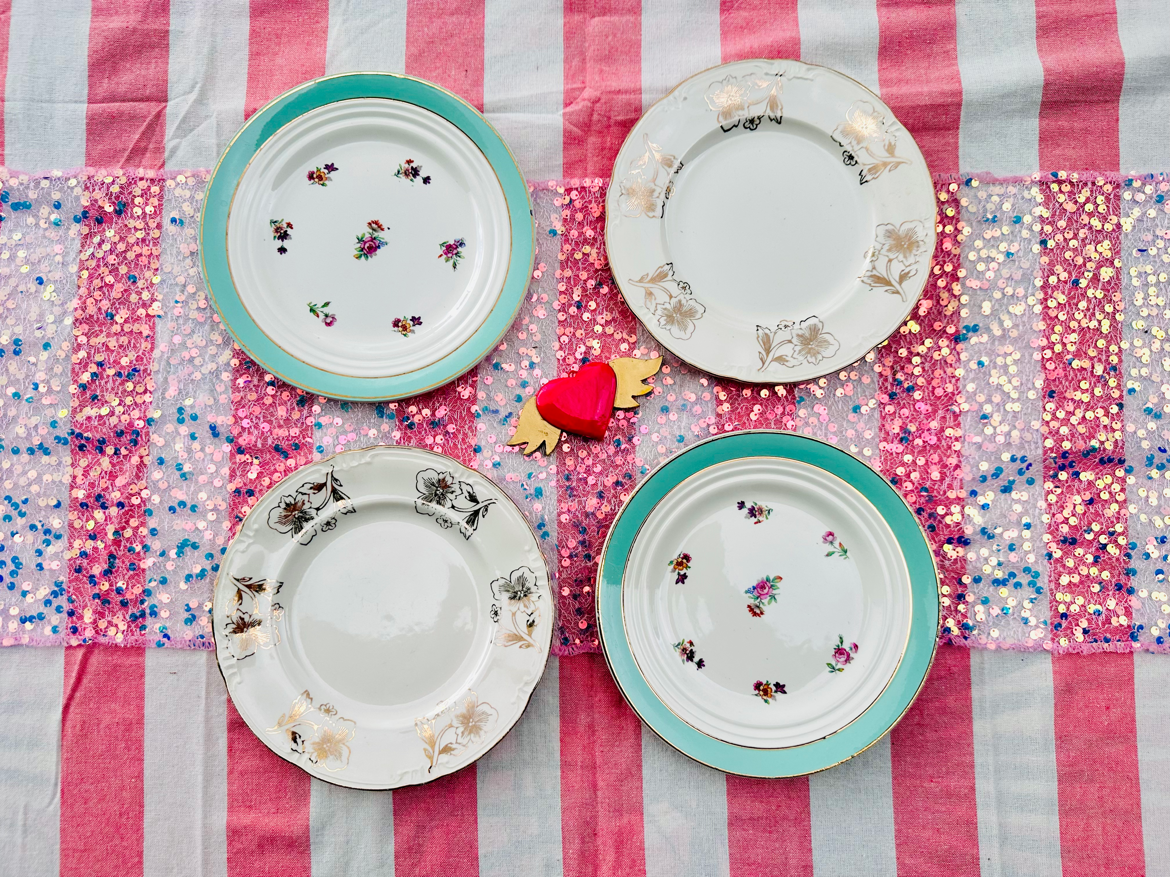 Assiettes à dessert dépareillées 