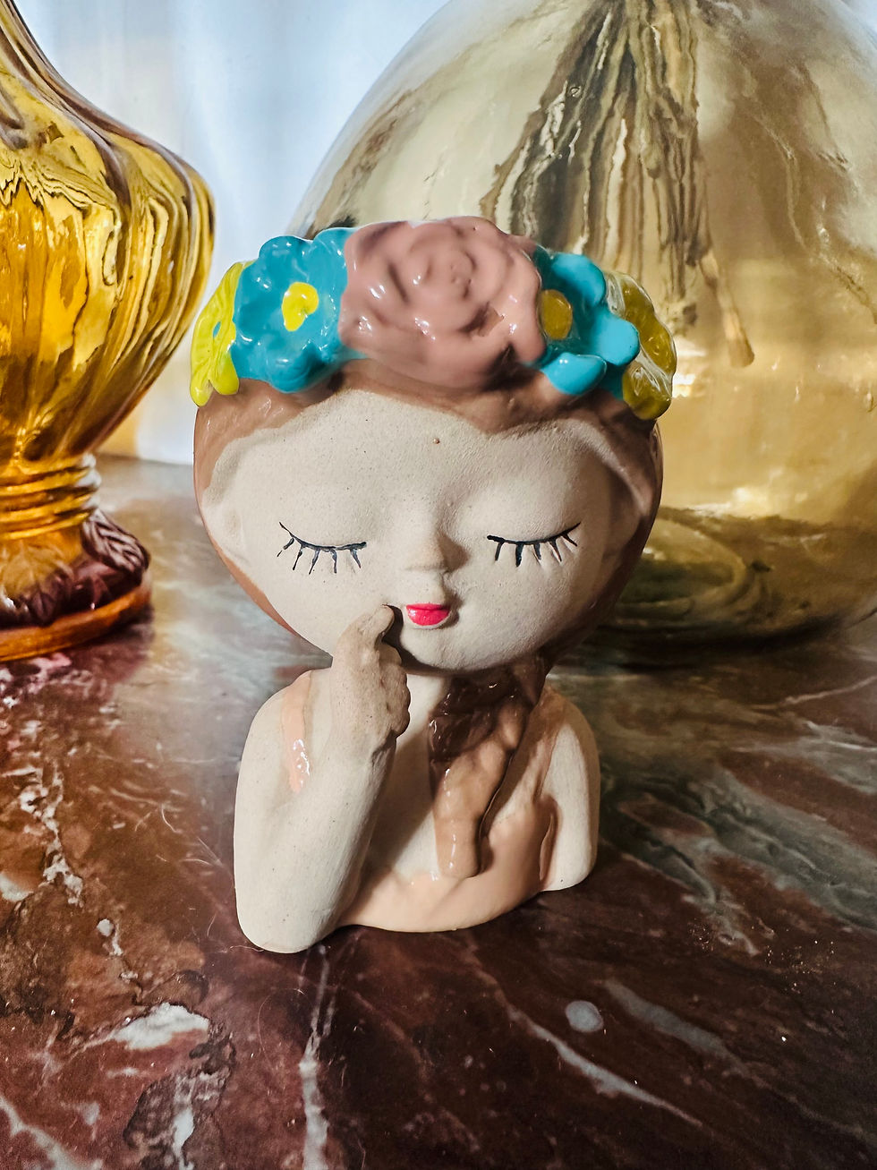 Miniature : Vase fillette pensive #1