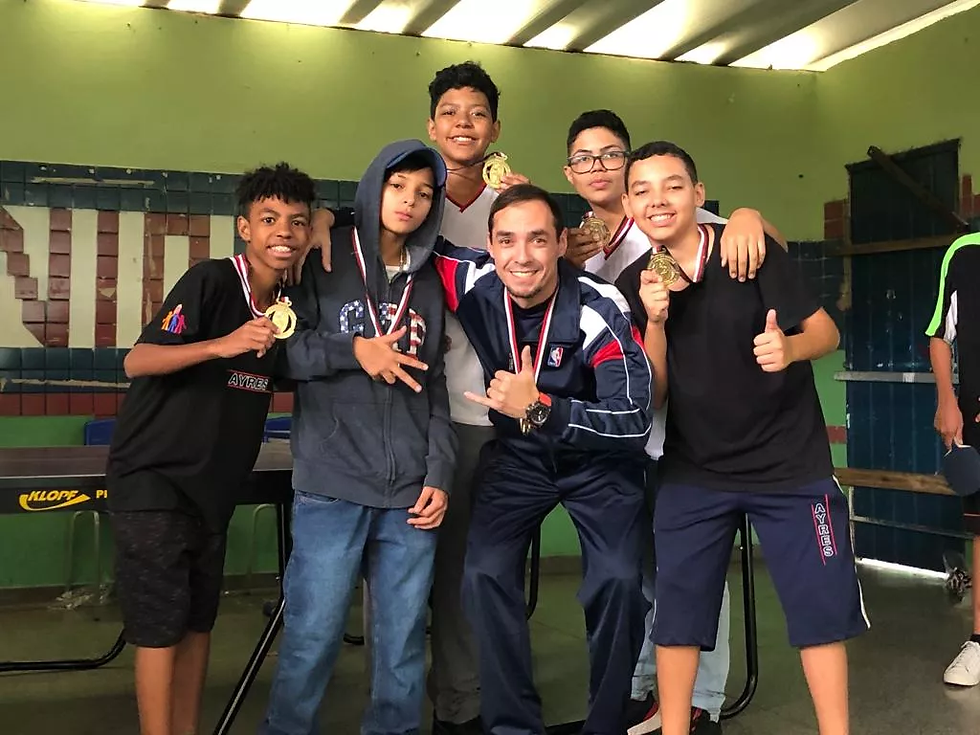 Competição de tênis de mesa masculino