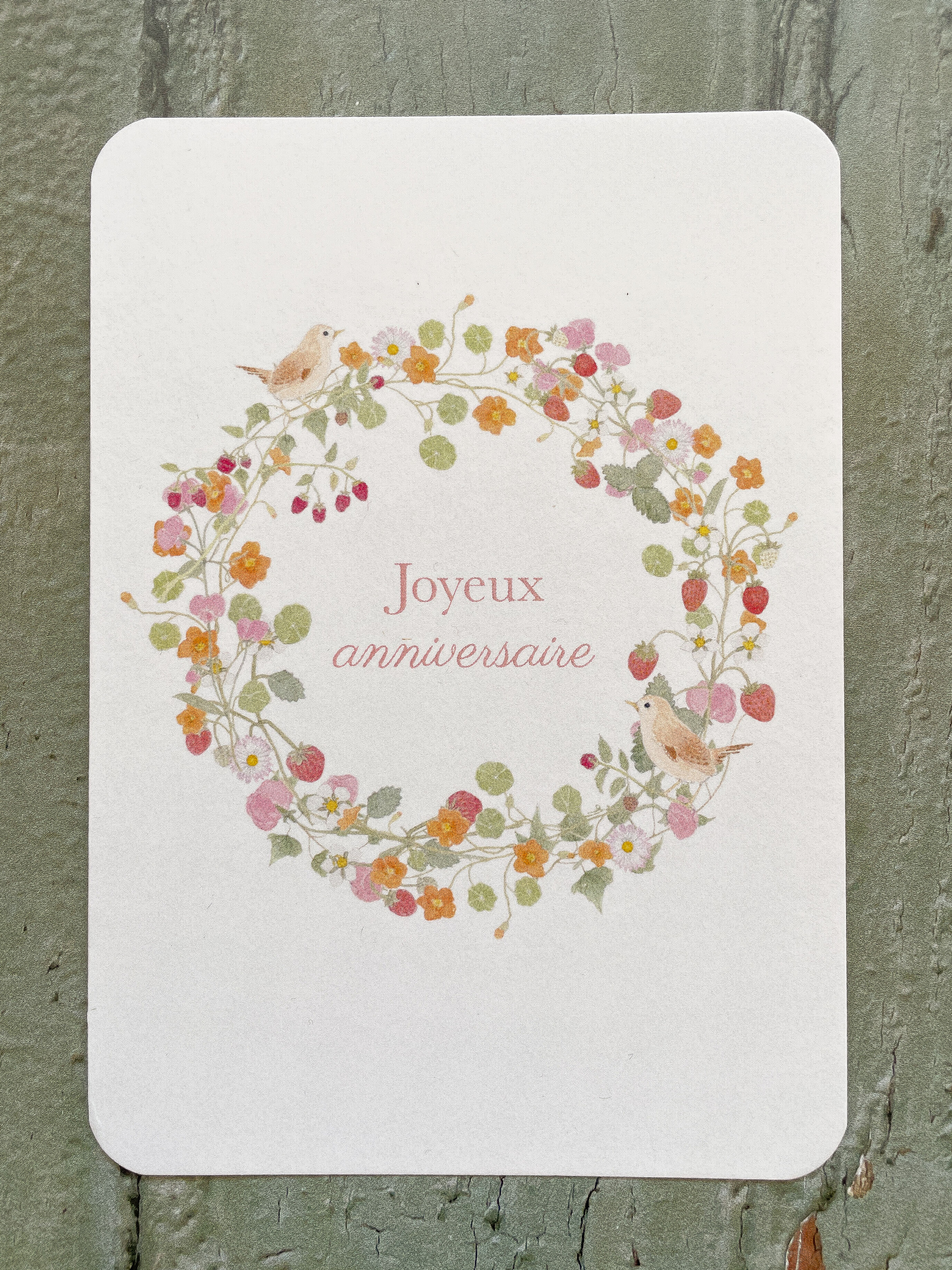 Carte postale aquarelle Joyeux anniversaire couronne fraises capucines oiseau