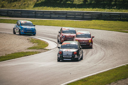Motorsport beim HistoCup am Salzburgring - Fiat 500 Cup in der S-Kurce