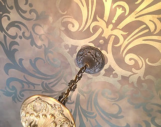 Pearlescent finish on the ceiling around light fixture