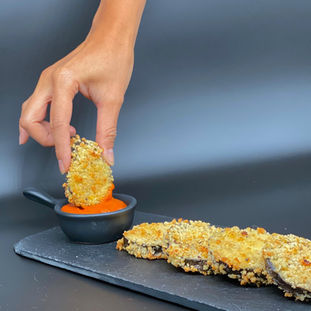 Crispy aubergine slices with tomato sauce