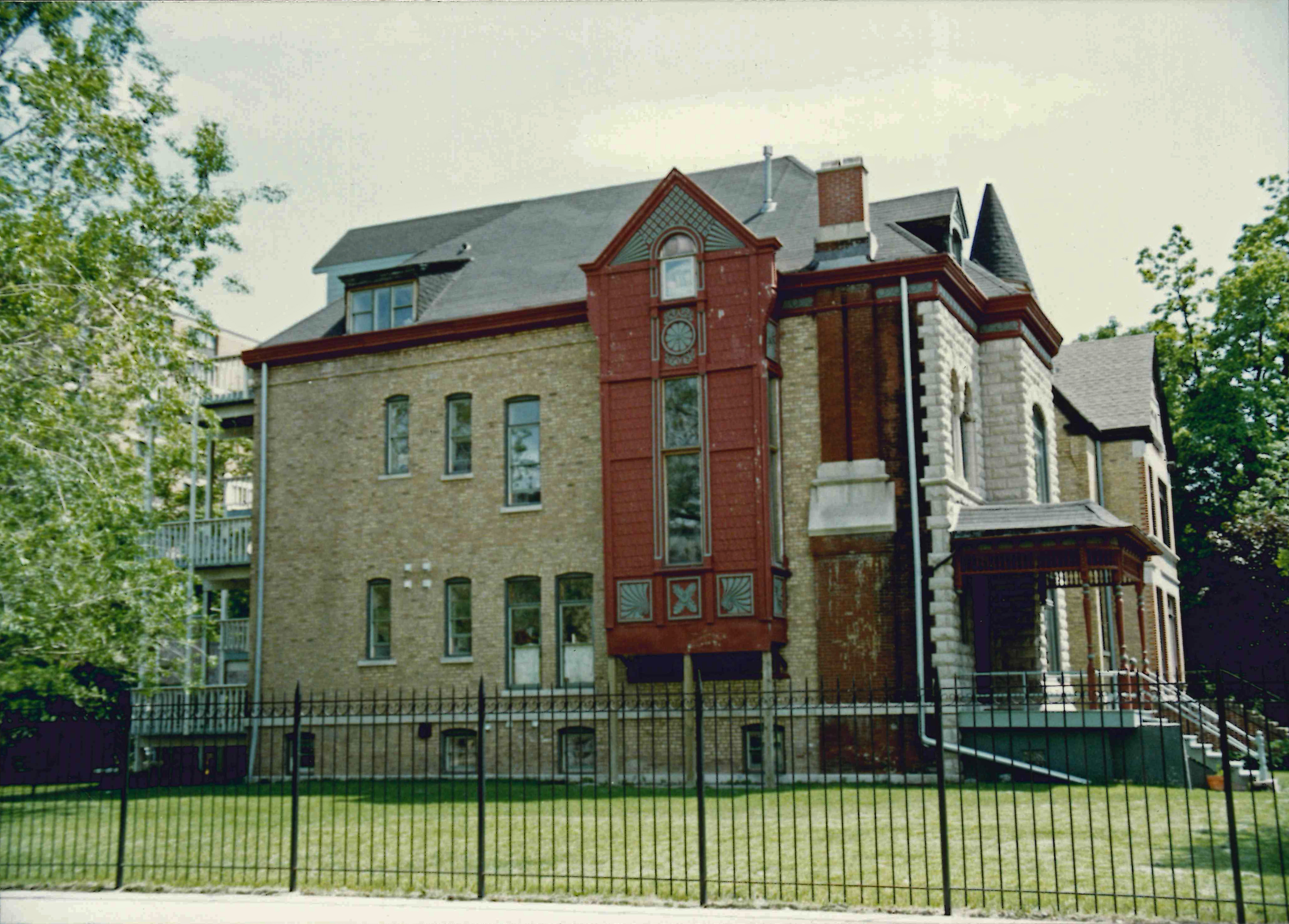 1427 North Hoyne