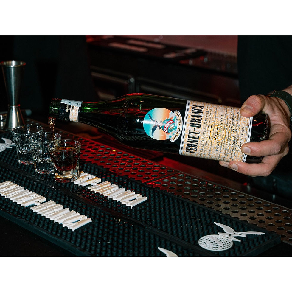 Tres Monos a Milano per Fernet-Branca