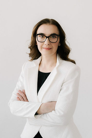 portret oblikovalka Mojca Celin.jpeg