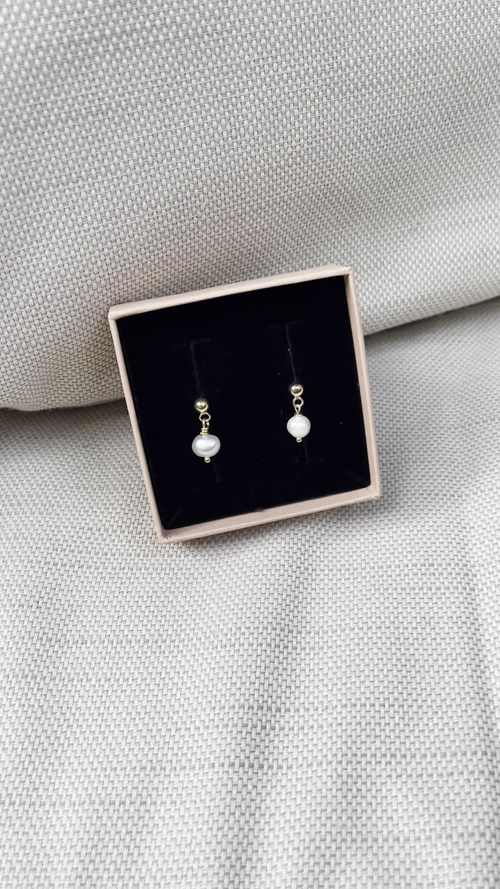 Thumbnail: Pearl Stud Earring