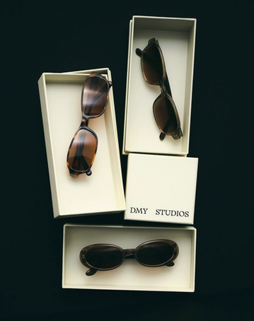 Minimalist rectangular sunglasses in Mazzucchelli acetate with soft curves and defined end tips in an effortless everyday silhouette.