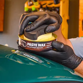 Encerando o carro em casa com PASTE WAX MILL'S