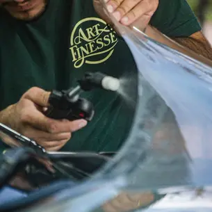 Aplicando PPF da ArtFinesse no capo em Curitiba