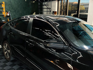 Carro com película escura aplicada na Art Finesse