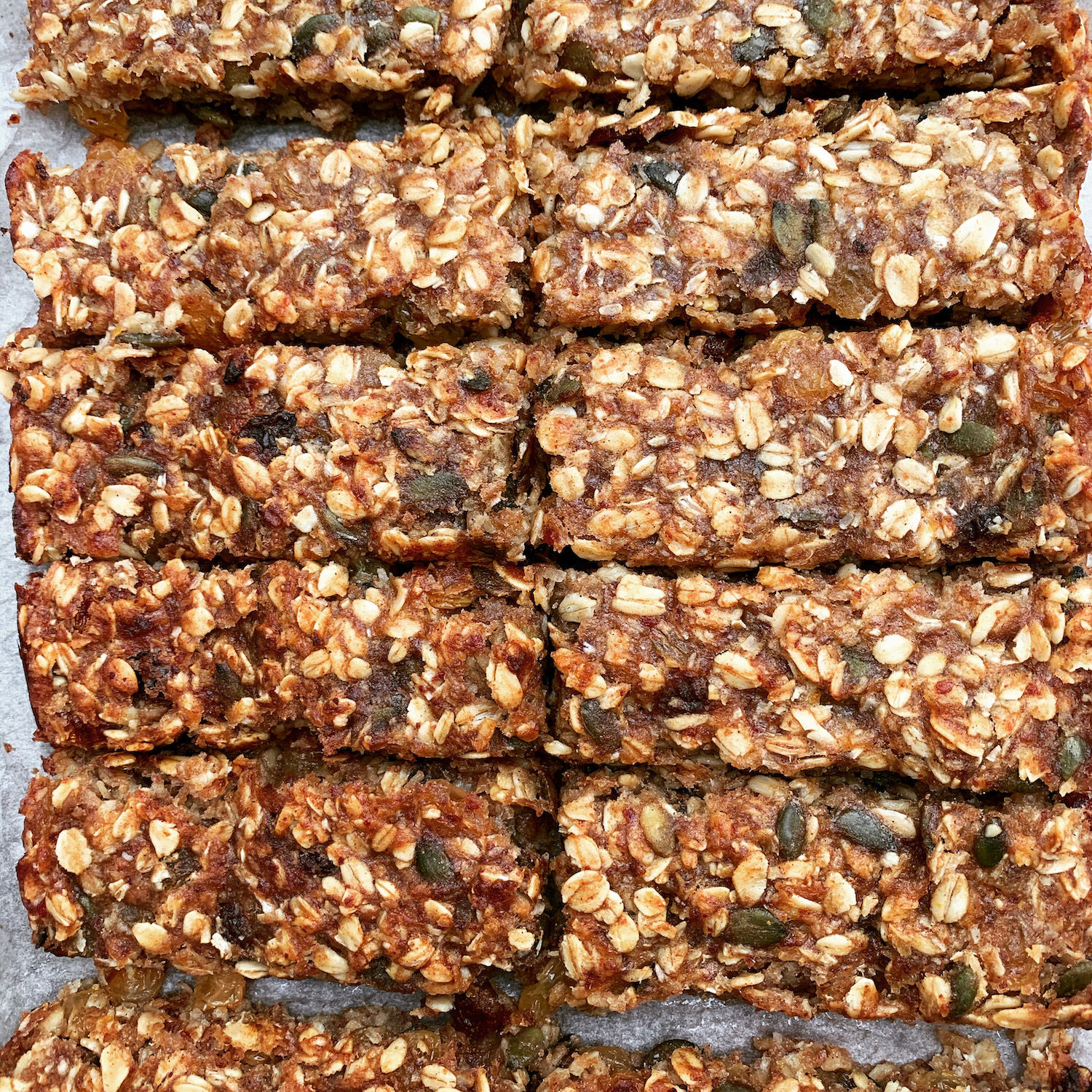 12 Flapjacks with coconut & golden raisins