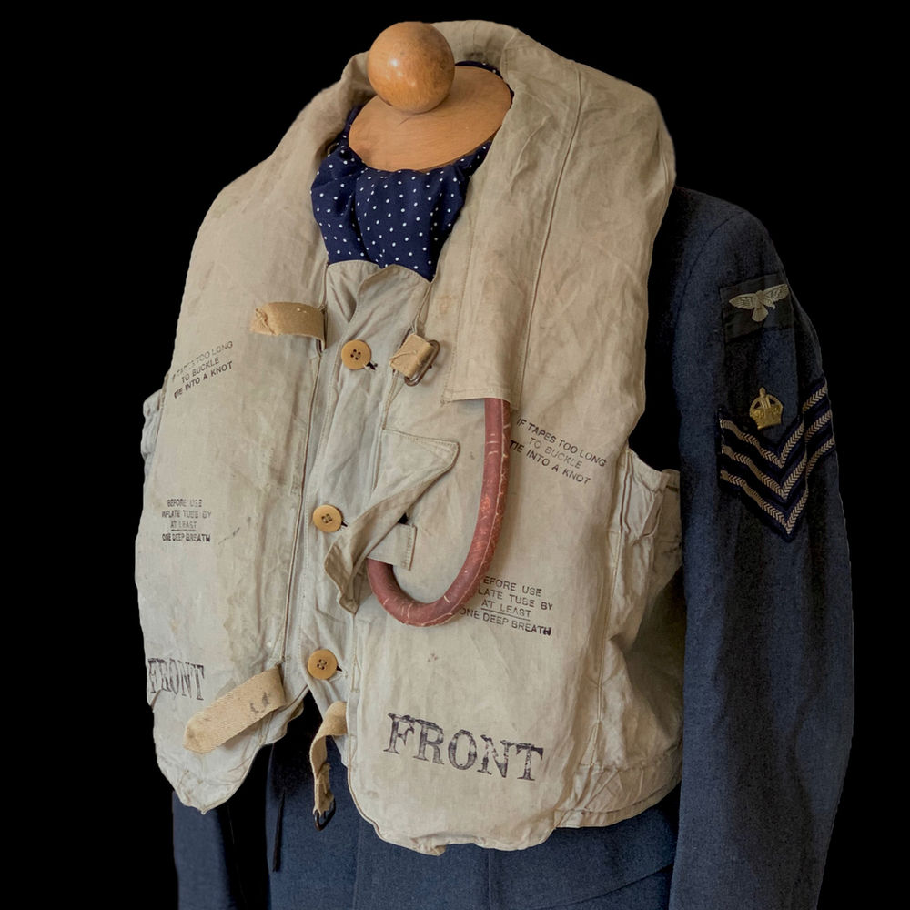 RAF 1932 PATTERN ‘MAE WEST’ LIFE JACKET, 1940 BATTLE OF FRANCE / BRITAIN