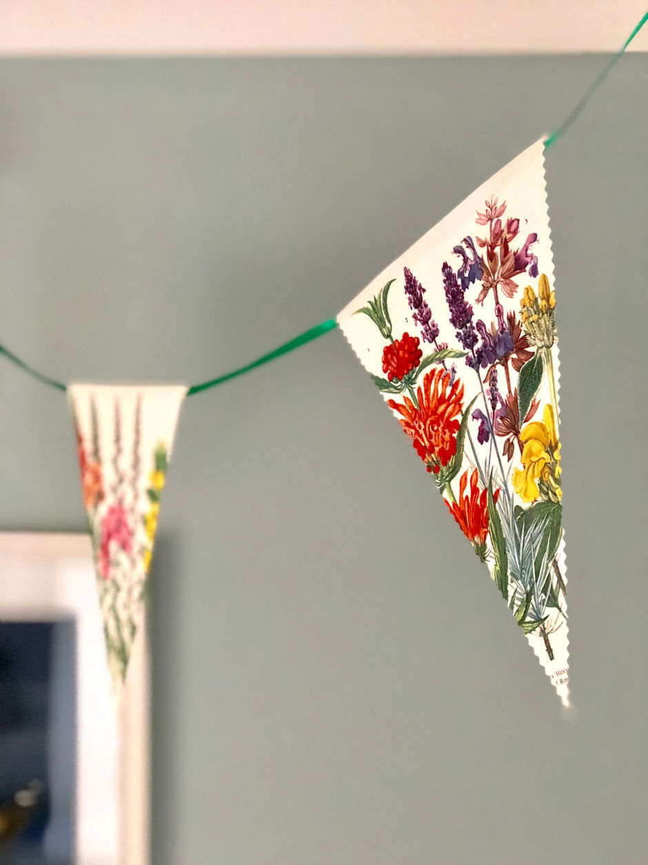 Beautiful & Easy DIY Vintage Bunting