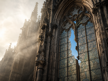 Fachada de catedral de pedra antiga com vitral trincado simbolizando a desconstrução institucional.