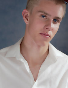 Bronte Thomson Headshot 3.jpg