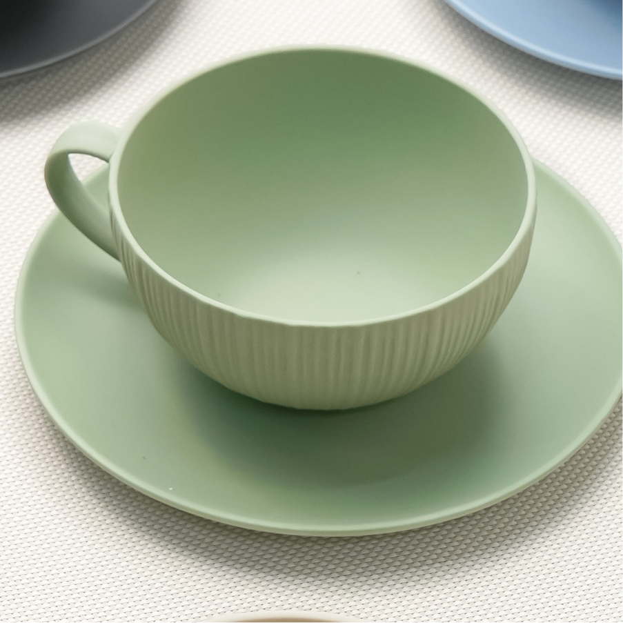 Thumbnail: Coupe Cup and Saucer