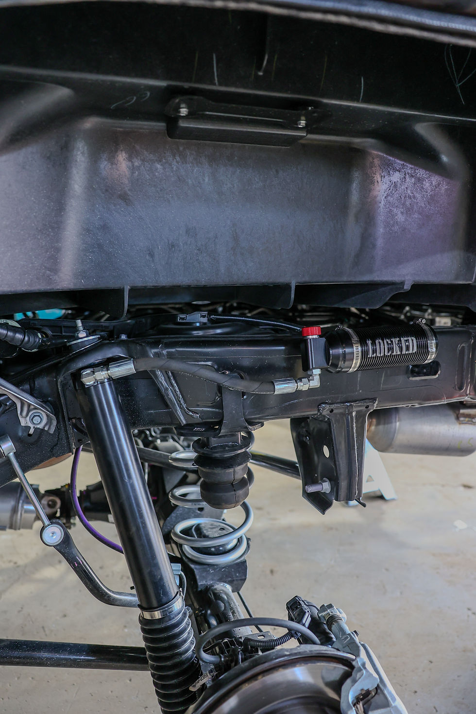 Thumbnail: Locked Off-road 2.5 rear shocks w/Res