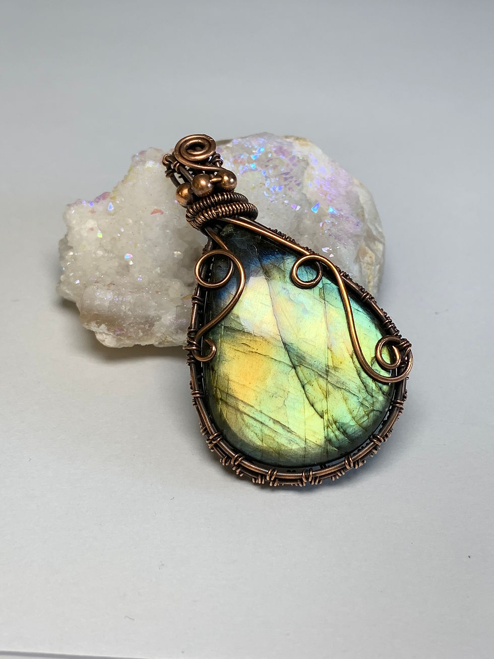 Thumbnail: Woven Chunky Style Labradorite Pendant