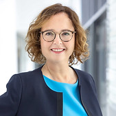 Dr Bettina Bunge Portrait2.jpg