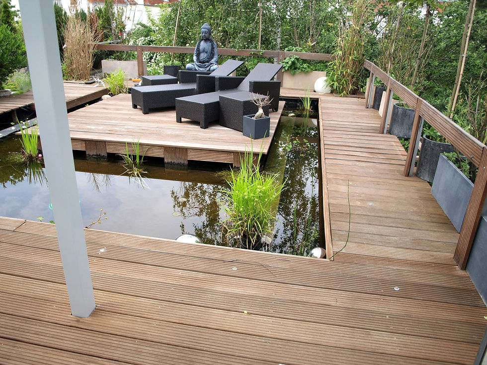 Holzdeck_Teich_edited