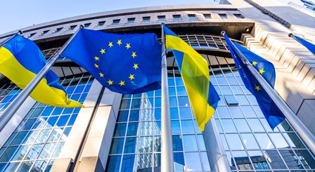 Invasione dell'Ucraina: il Parlamento Ue chiede di rispondere alla Russia con fermezza