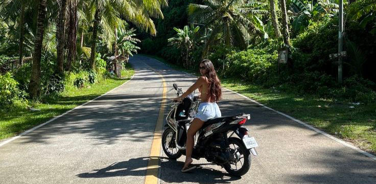 TRAVELING SOLO AS A GIRL CAN BE SCARY. HERE'S WHY YOU SHOULD DO IT ANYWAY