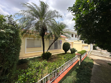 Casa à venda. Ótima oportunidade! Casa espaçosa em bairro arborizado
