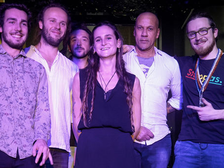 Amahji presenta su nuevo single "Mama Queen"