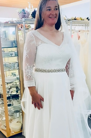 Curvy Wedding dress with lace sleeves