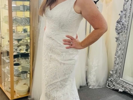 How to Stay Cool in Your Wedding Dress During Hot Weather