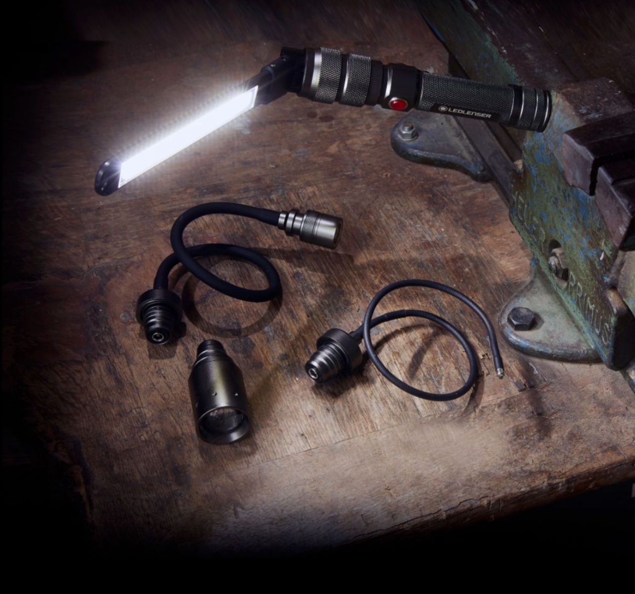 פנס עבודה LED נייד עם אביזרים