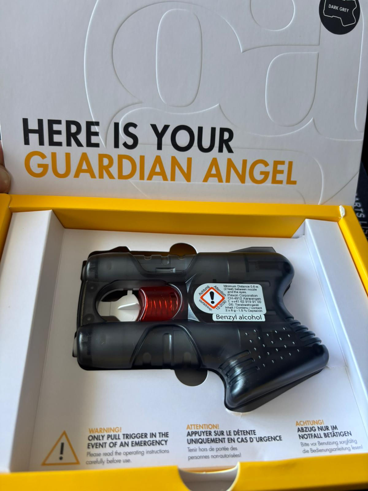 אקדח גז פלפל שחור, 'הנה המלאך השומר שלך'