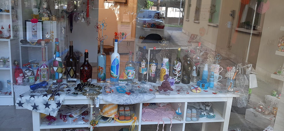 vetrina nel cortile