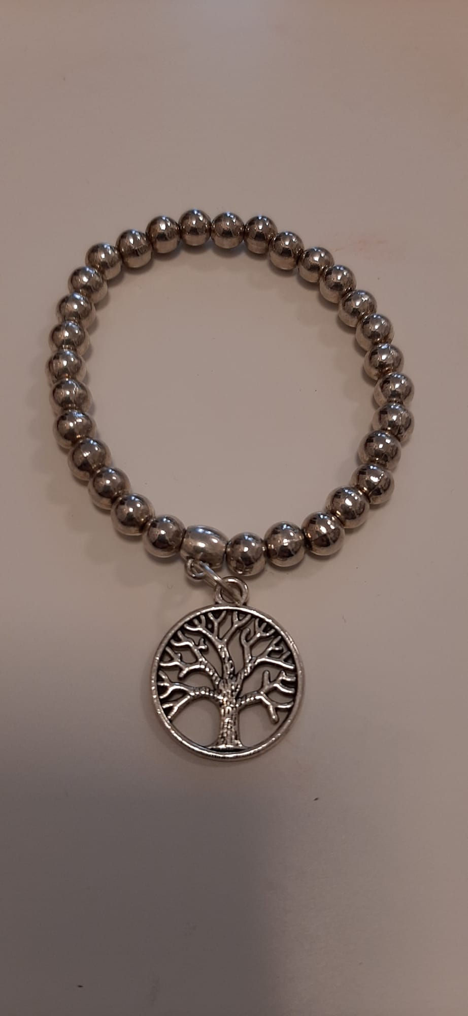 Bracciale con perline e ciondolo albero