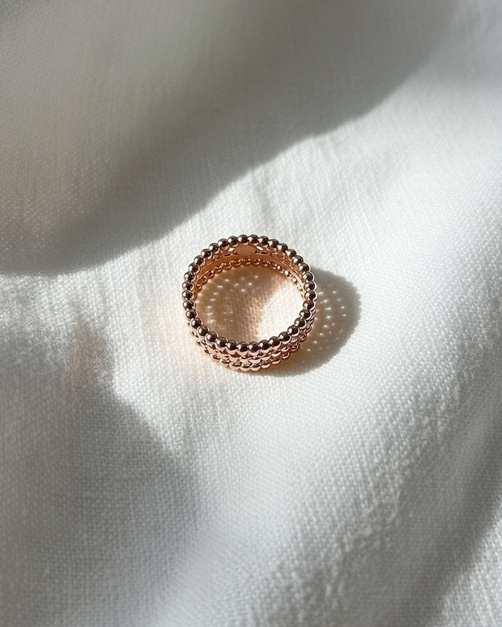 섬네일: Perlée clovers ring, medium model. LAB Diamond