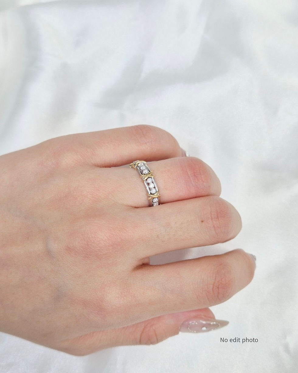 섬네일: Schlumberger Sixteen Stone Ring.