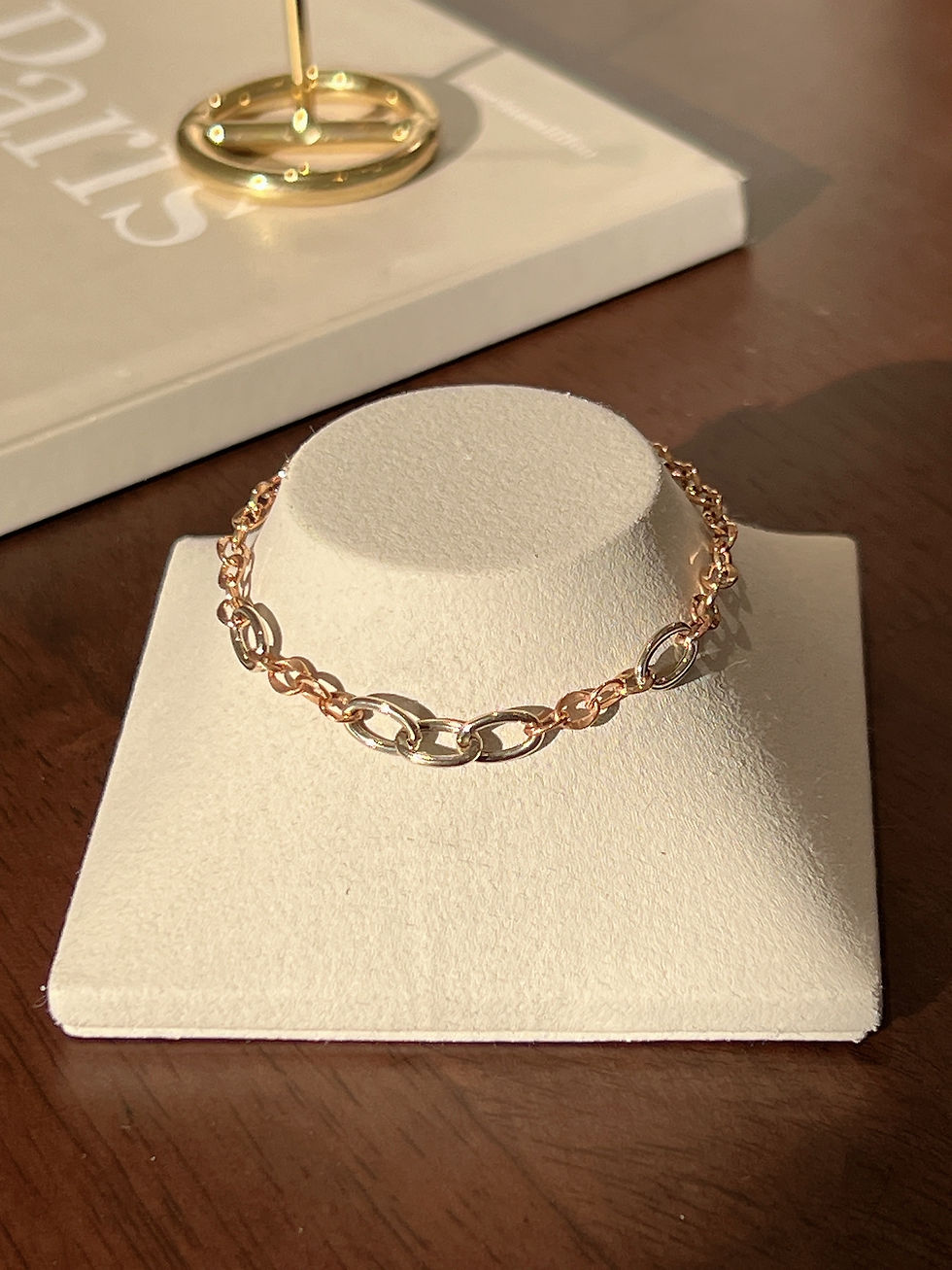 섬네일: ÉCLAT Cut Bracelet.