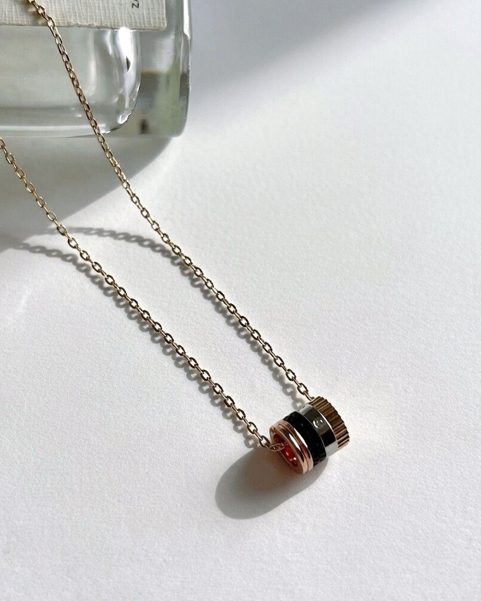 섬네일: Quatre Classique mini ring pendant. LAB Diamond
