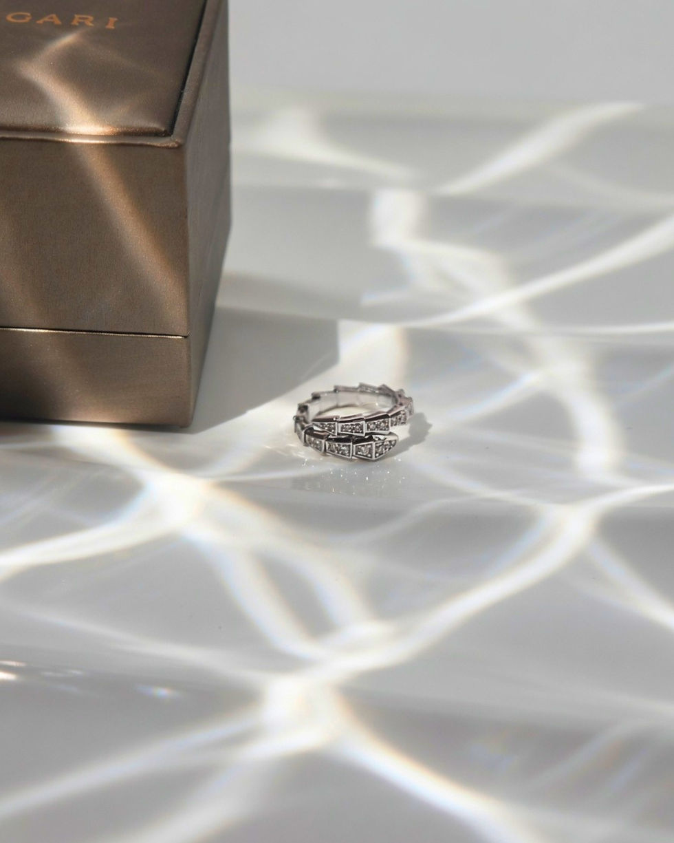 섬네일: Serpenti Viper Ring one-coil. Full Pave