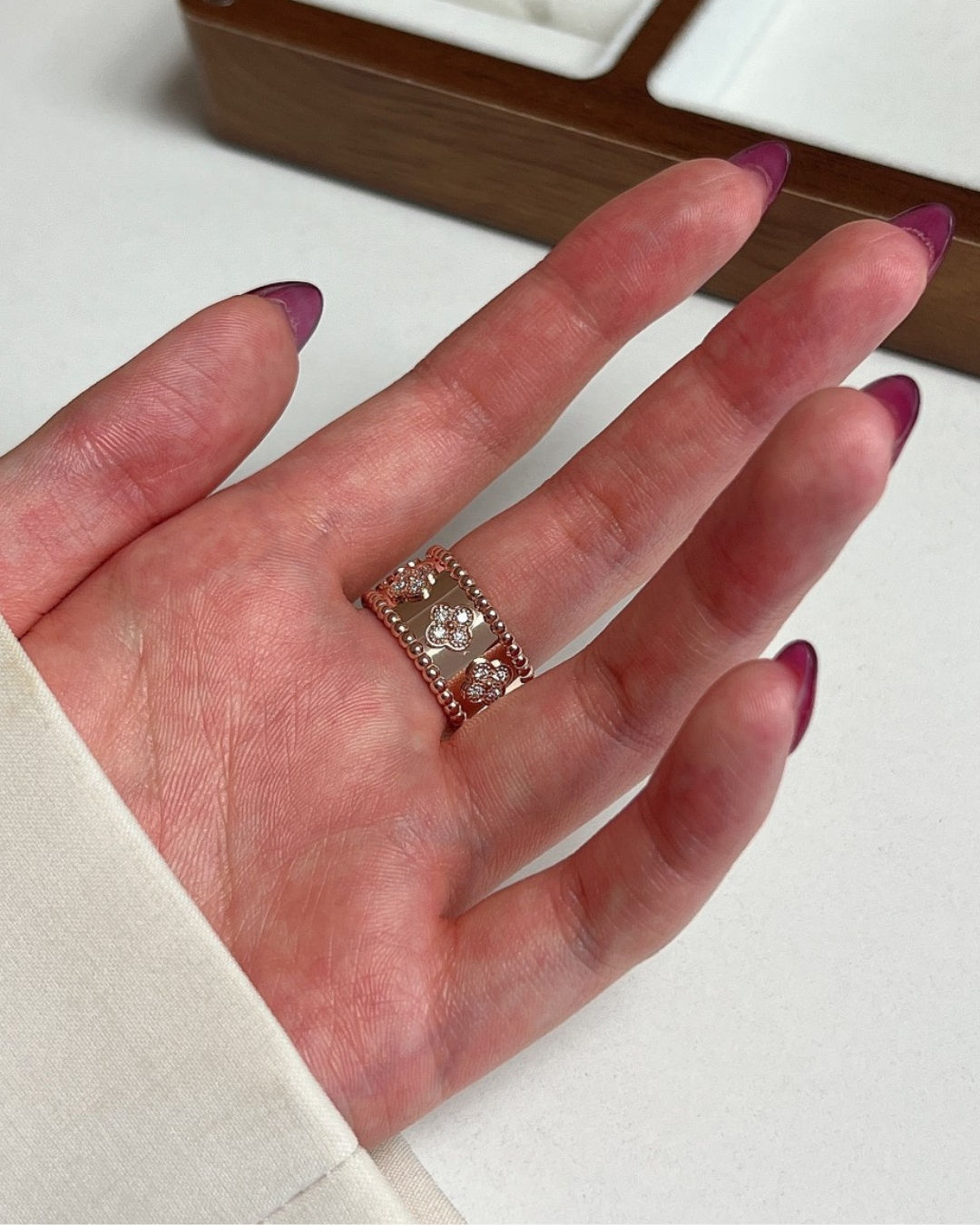 Perlée clovers ring, medium model. LAB Diamond