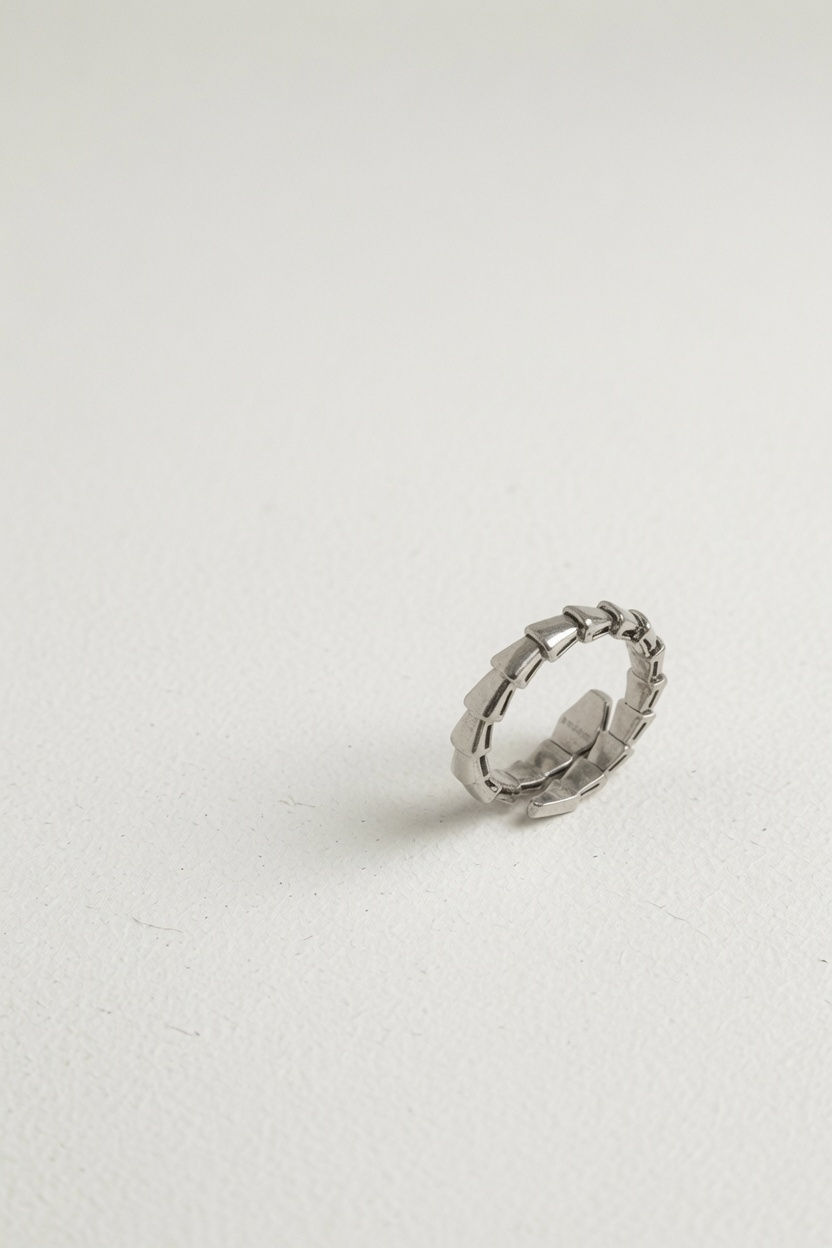 섬네일: Serpenti Viper ONE Coil Ring Demi Pave.