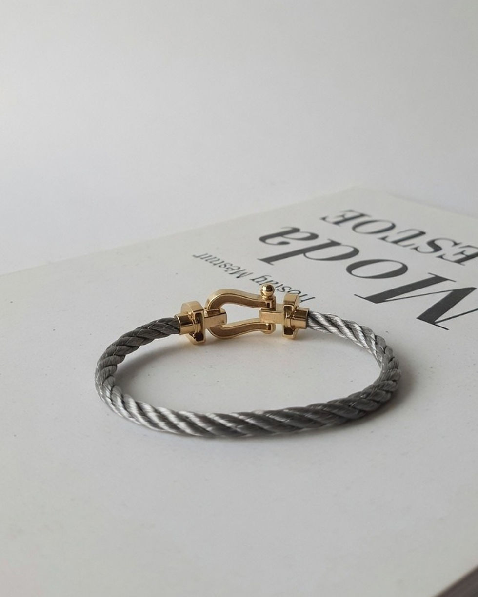 섬네일: Force 10 Bracelet.