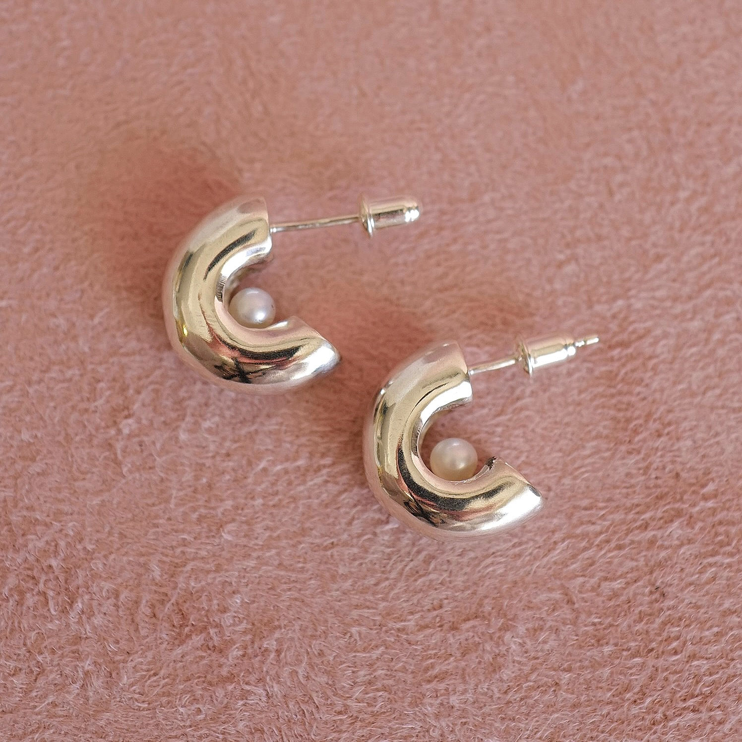 Pearl fat curve earring